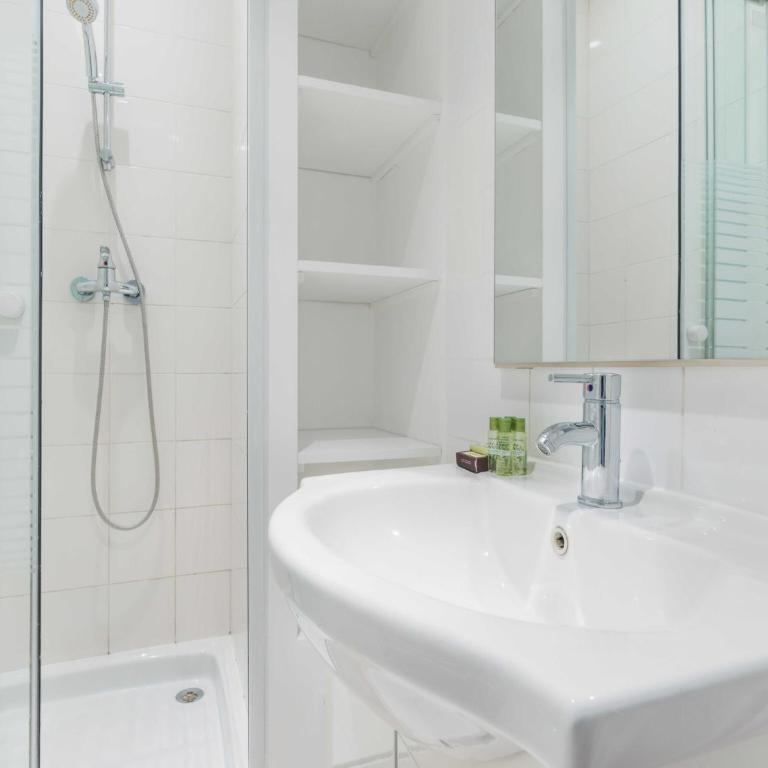 Fully-equipped modern cocoon near Parc Montsouris - Two-Bedroom Apartment - 15