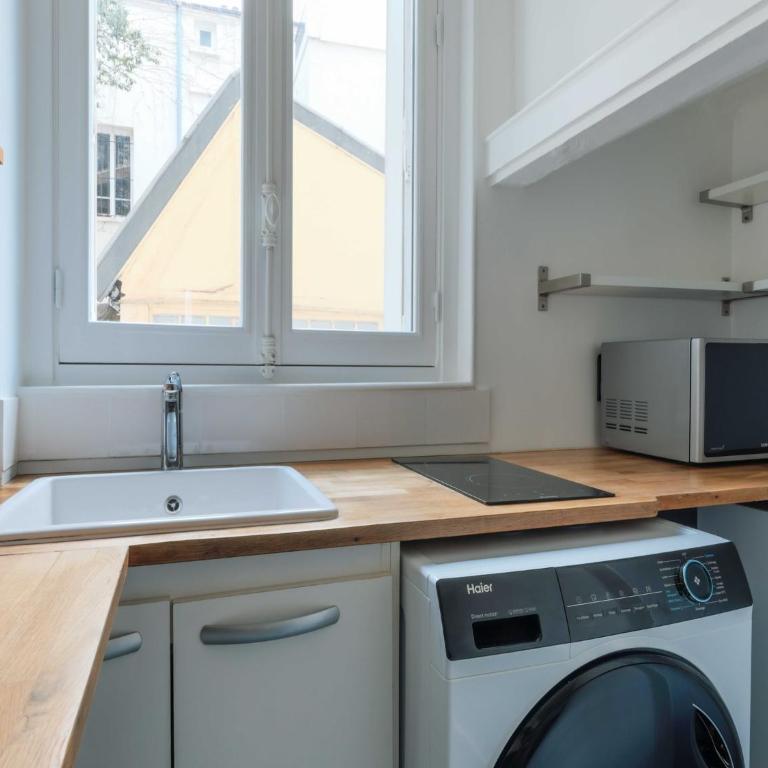 Fully-equipped modern cocoon near Parc Montsouris - Two-Bedroom Apartment - 9