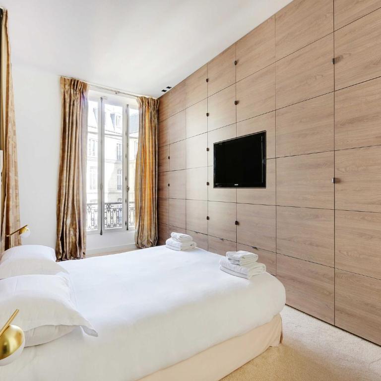 Elegant aprt- 2BDR 4P Close to the Champs Elysées - Two-Bedroom Apartment - 12
