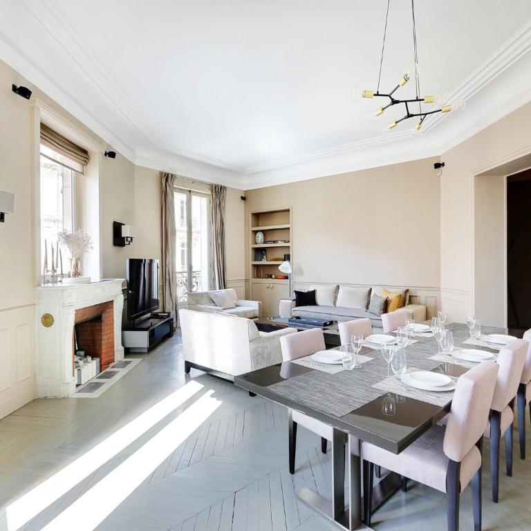 Elegant aprt- 2BDR 4P Close to the Champs Elysées - Two-Bedroom Apartment - 2