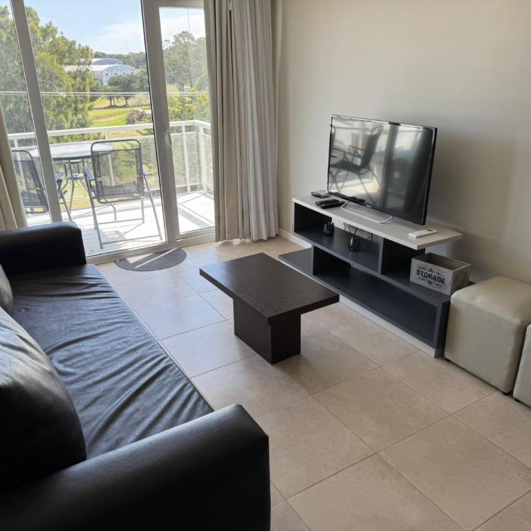 Departamento de tres Ambientes en Excelente Complejo - Apartamento de 2 dormitorios - 5