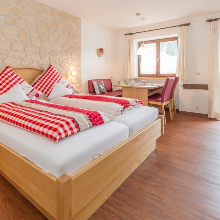 Gschwenderhaus Ferienwohnungen - Studio (2 Erwachsene + 2 Kinder) mit Terrasse - 2