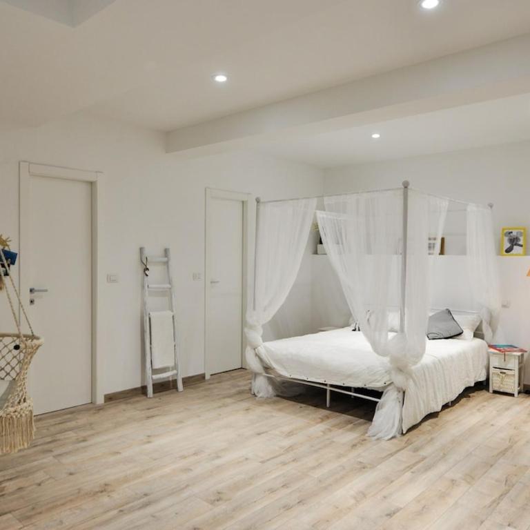 Deluxe Artistic Loft - Two-Bedroom Apartment - 17