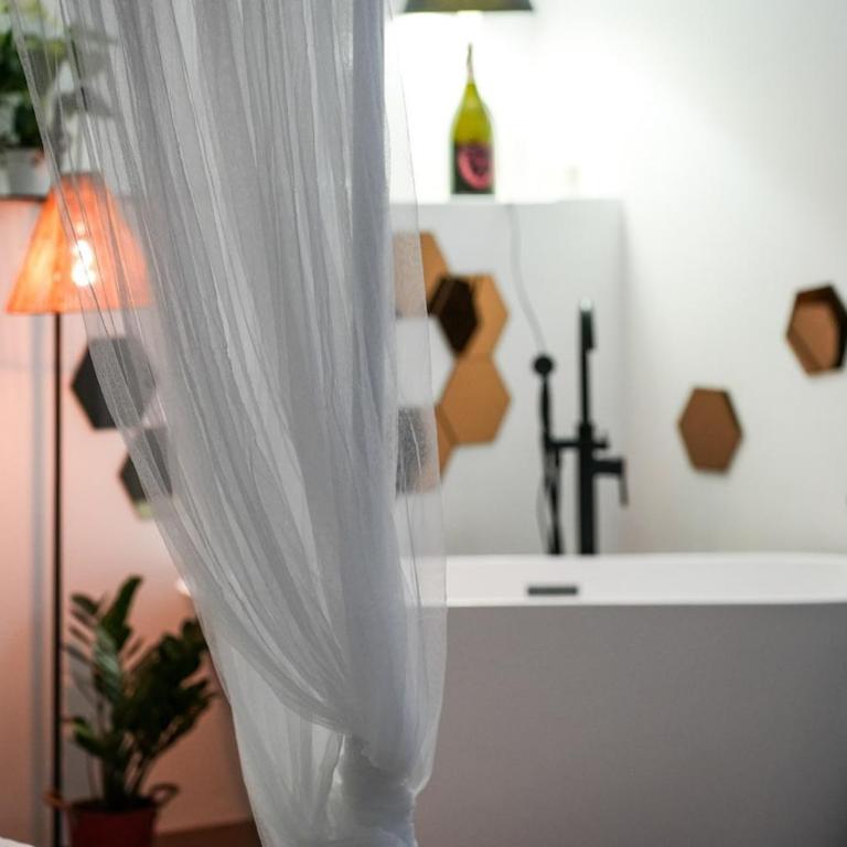 Deluxe Artistic Loft - Two-Bedroom Apartment - 18