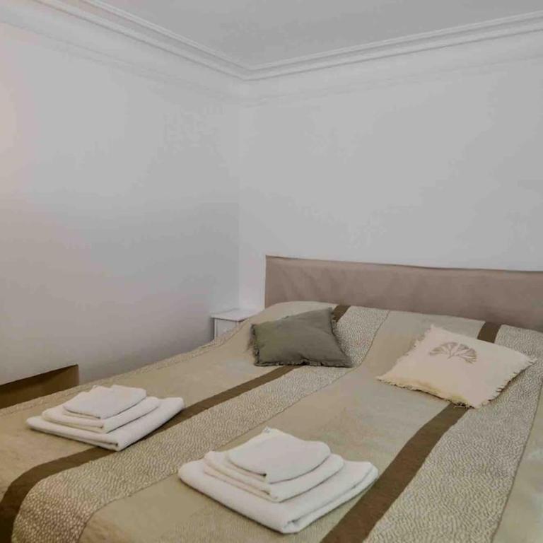 Deluxe Artistic Loft - Two-Bedroom Apartment - 30