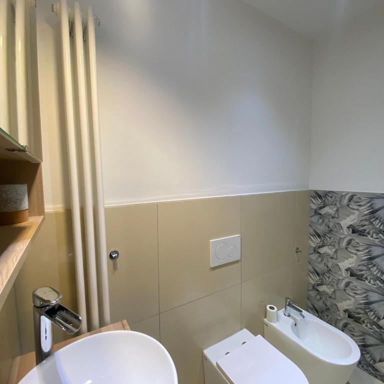 Deluxe Artistic Loft - Two-Bedroom Apartment - 35