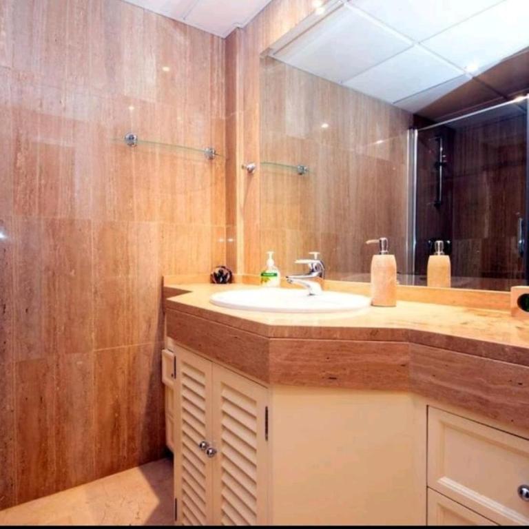 Modern apartment next to pool - Two-Bedroom Apartment - 6