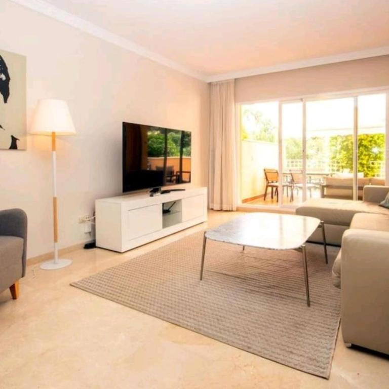 Modern apartment next to pool - Two-Bedroom Apartment - 12