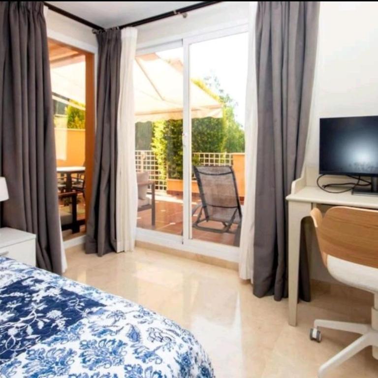 Modern apartment next to pool - Two-Bedroom Apartment - 21