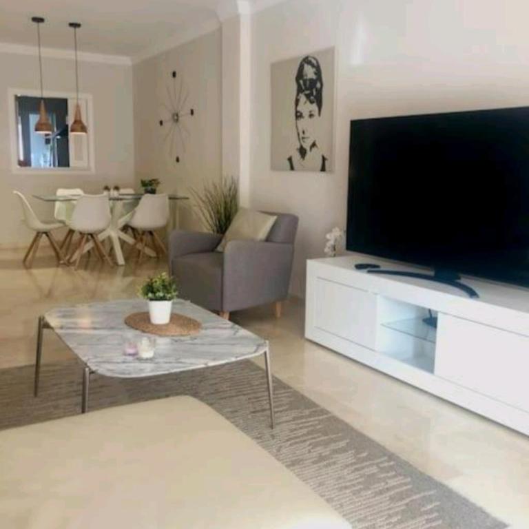 Modern apartment next to pool - Two-Bedroom Apartment - 26