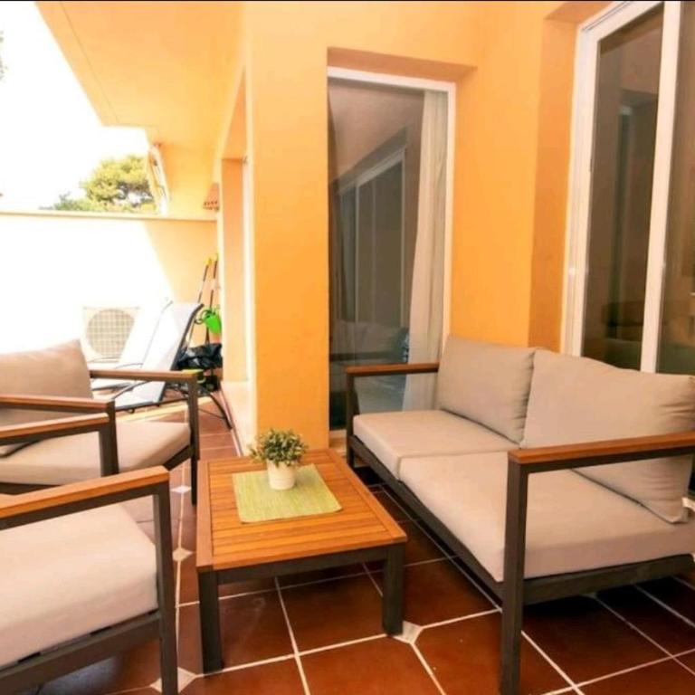 Modern apartment next to pool - Two-Bedroom Apartment - 27