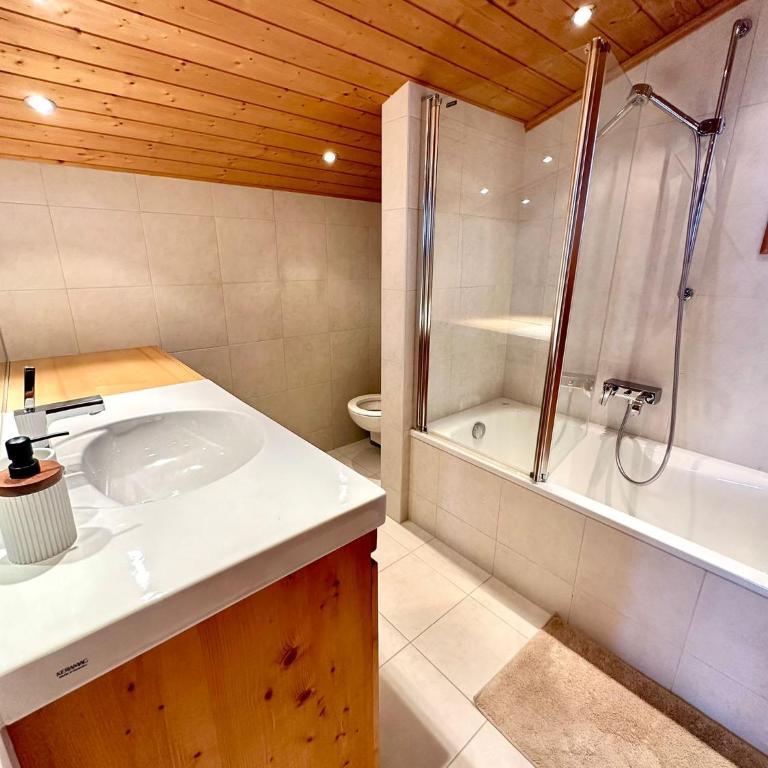 Chalet Bliss spacious six bedrooms and breathtaking views - Suite - 19