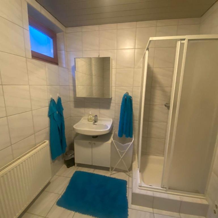 Ferienwohnung Florian & Camilla - Apartment mit 2 Schlafzimmern und Dusche - 17