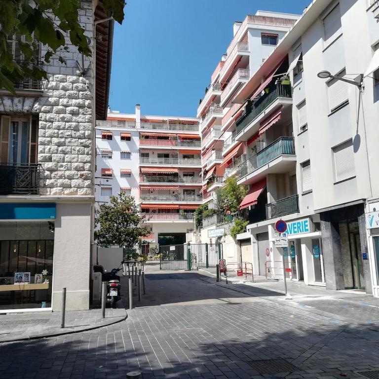 Cosy F1 avec grande terrasse à 2 pas du tramway - Appartamento con 1 Camera da Letto - 23