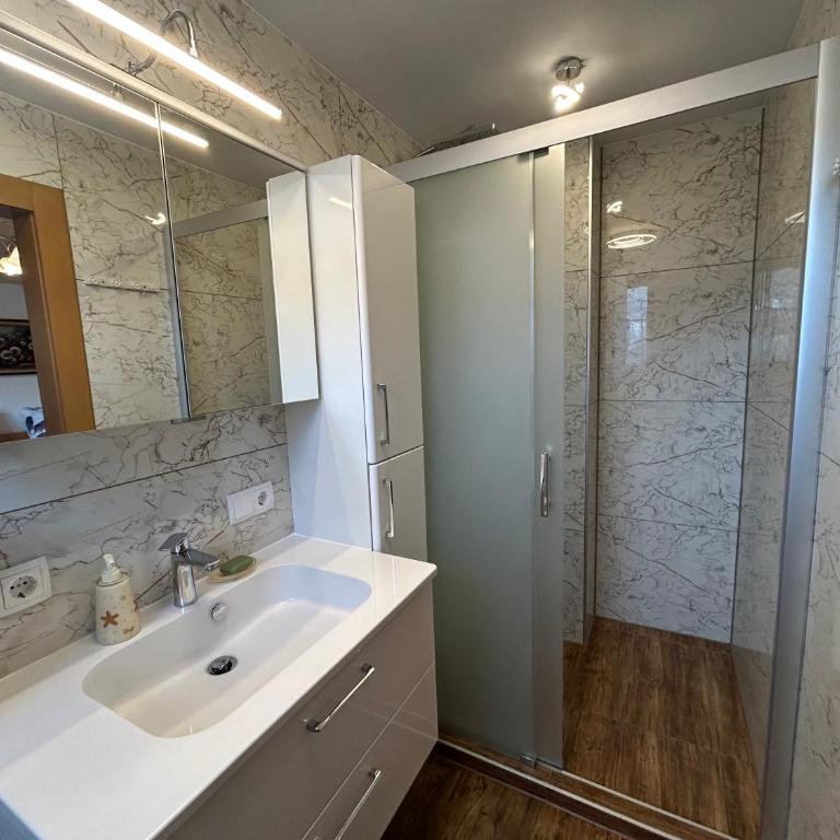Bijou Guest House - Chambre Double avec Salle de Bains Privative - 5