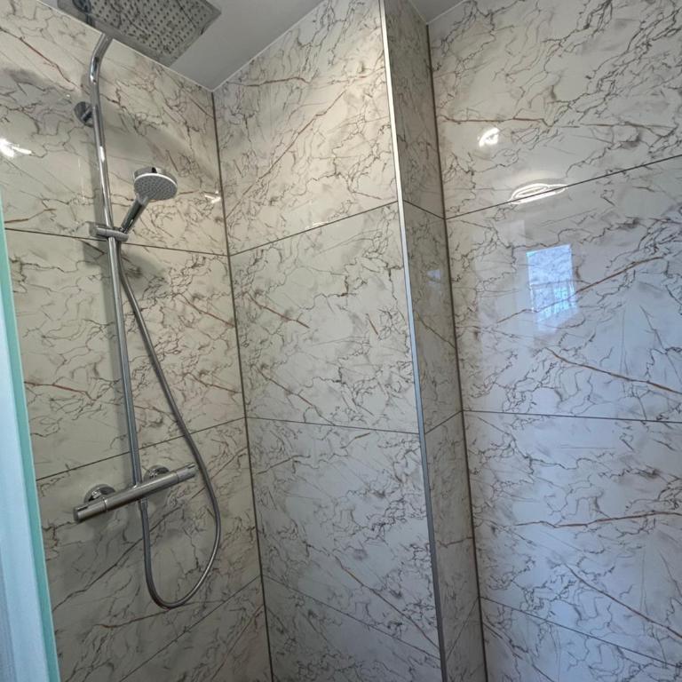 Bijou Guest House - Chambre Double avec Salle de Bains Privative - 4
