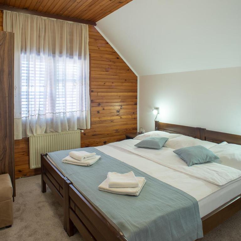 MB Hotel - Quadruple Room (4 Adults) - 4