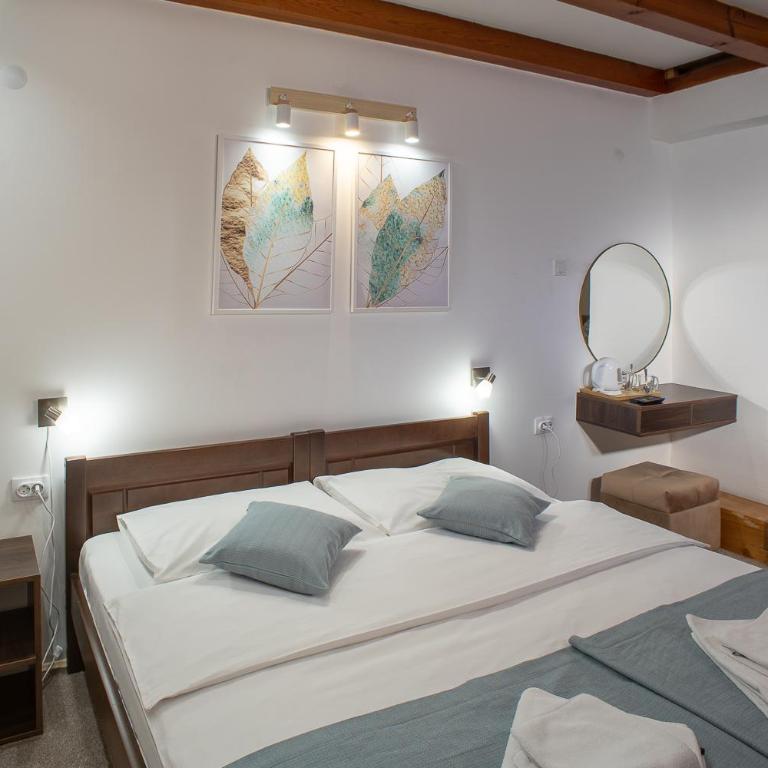 MB Hotel - Family Room - 8