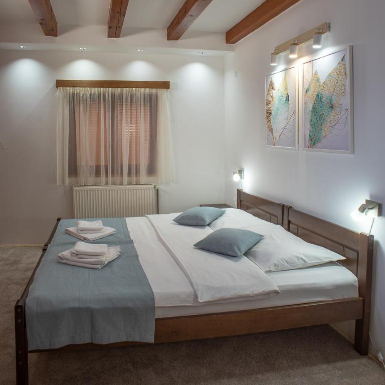 MB Hotel - Family Room - 9