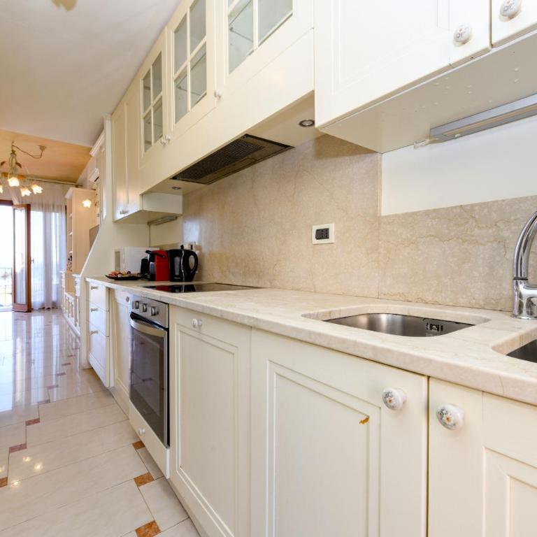 Eden Lake view and private beach renovated in 2025 DesenzanoLoft Official Partner Homes & Villas by Marriott Bonvoy - Appartamento con 2 Camere da Letto e Vista Lago - 20