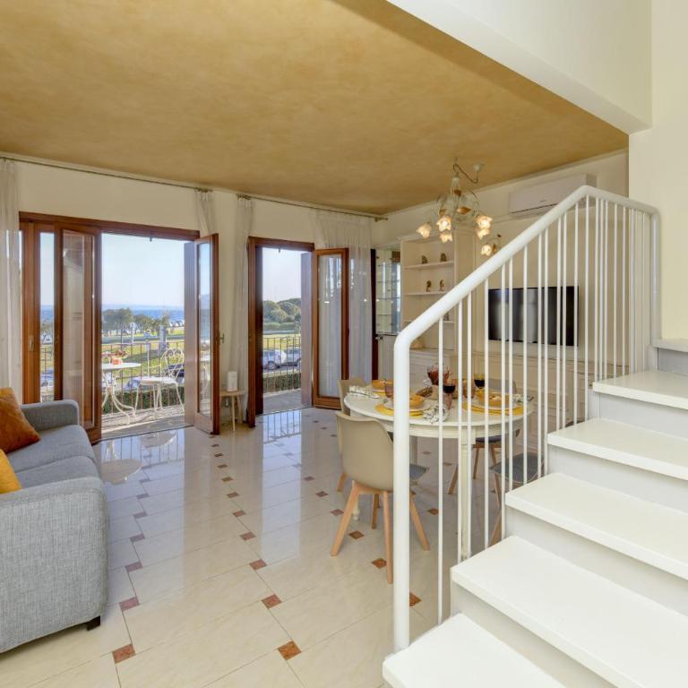 Eden Lake view and private beach renovated in 2025 DesenzanoLoft Official Partner Homes & Villas by Marriott Bonvoy - Appartamento con 2 Camere da Letto e Vista Lago - 24