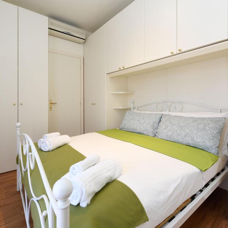 Eden Lake view and private beach renovated in 2025 DesenzanoLoft Official Partner Homes & Villas by Marriott Bonvoy - Appartamento con 2 Camere da Letto e Vista Lago - 34