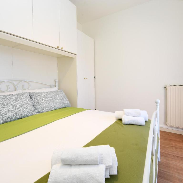 Eden Lake view and private beach renovated in 2025 DesenzanoLoft Official Partner Homes & Villas by Marriott Bonvoy - Appartamento con 2 Camere da Letto e Vista Lago - 35