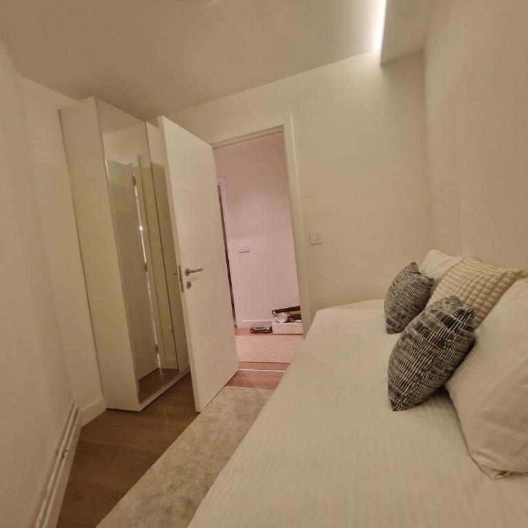 Royal apartment Novi Mercator - Apartman sa 2 Spavaće Sobe - 39