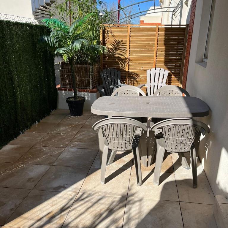 Superbe T2 climatisé avec terrasse & piscine avec accès direct à la mer - Appartement 1 Chambre - 32