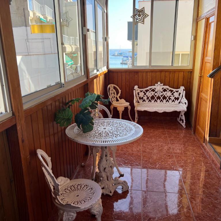 Habitacion doble con terraza a 50m de la playa Los Cristianos - Apartamento de 1 dormitorio - 8