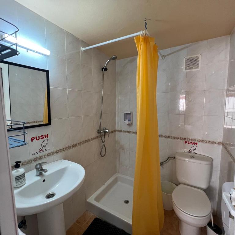 Habitacion doble con terraza a 50m de la playa Los Cristianos - Apartamento de 1 dormitorio - 10