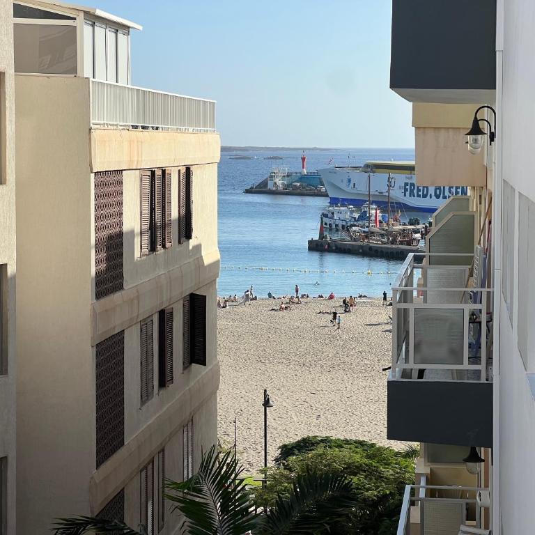 Habitacion doble con terraza a 50m de la playa Los Cristianos - Apartamento de 1 dormitorio - 2