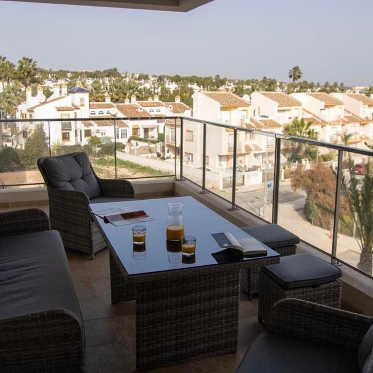 5-Star Complex With 3 Pools & Gym - Apartamento de 3 dormitorios con balcón - 17