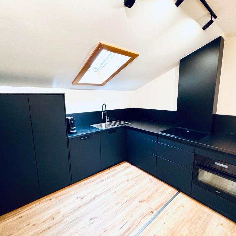 Tannensuite Inzell - 5-Sterne Design-Ferienwohnung - Apartment mit 2 Schlafzimmern und Bergblick - 2