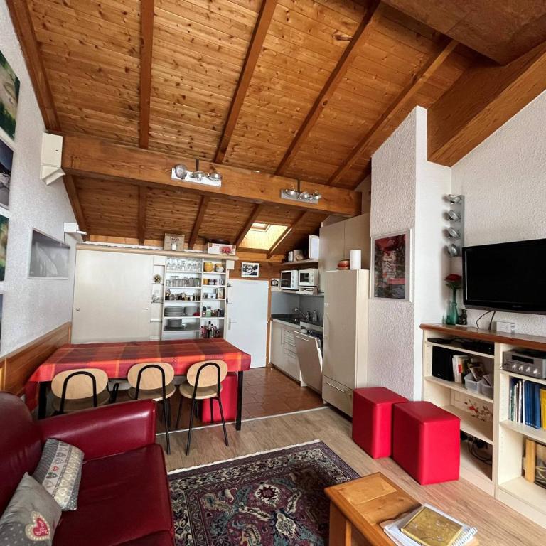 Appartement au cœur du village pour 6 pers., terrasse, WiFi, parking, skis - FR-1-459-237 - Apartamento - 12