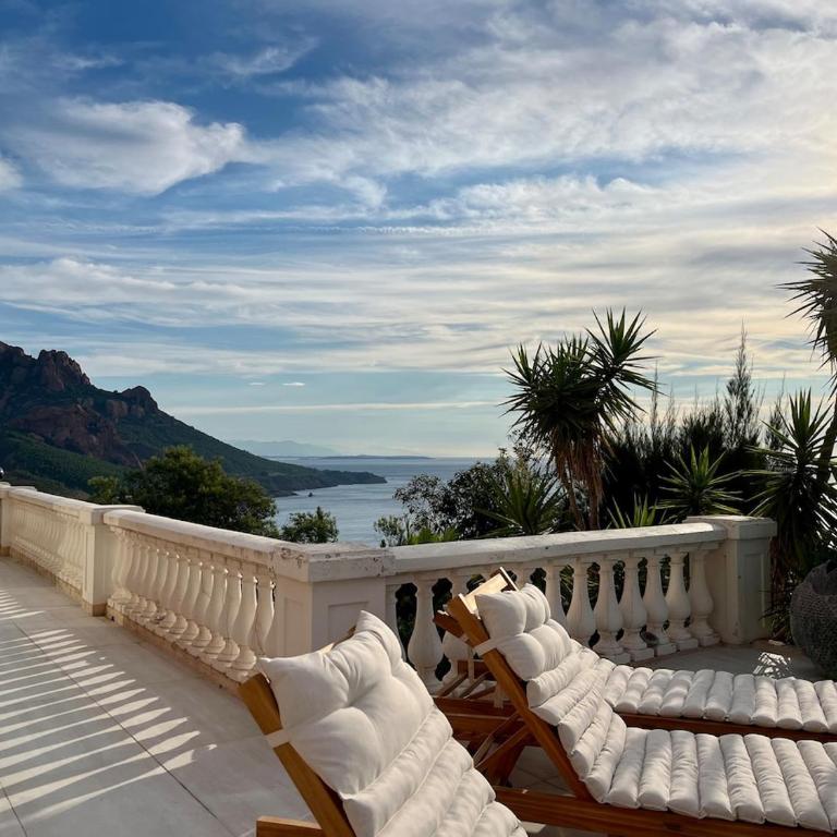 Luxueuse villa panoramique, vue imprenable sur la mer, piscine, 6 chambres à Anthéor - Villa con vistas al mar - 73