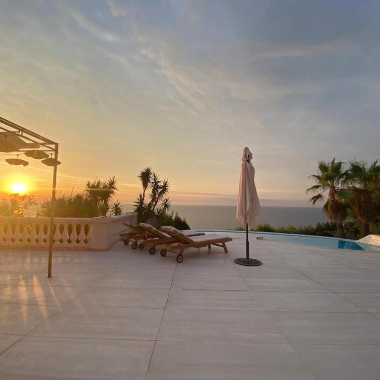 Luxueuse villa panoramique, vue imprenable sur la mer, piscine, 6 chambres à Anthéor - Villa con vistas al mar - 78