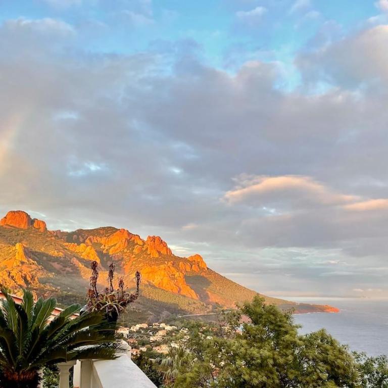 Luxueuse villa panoramique, vue imprenable sur la mer, piscine, 6 chambres à Anthéor - Villa con vistas al mar - 80