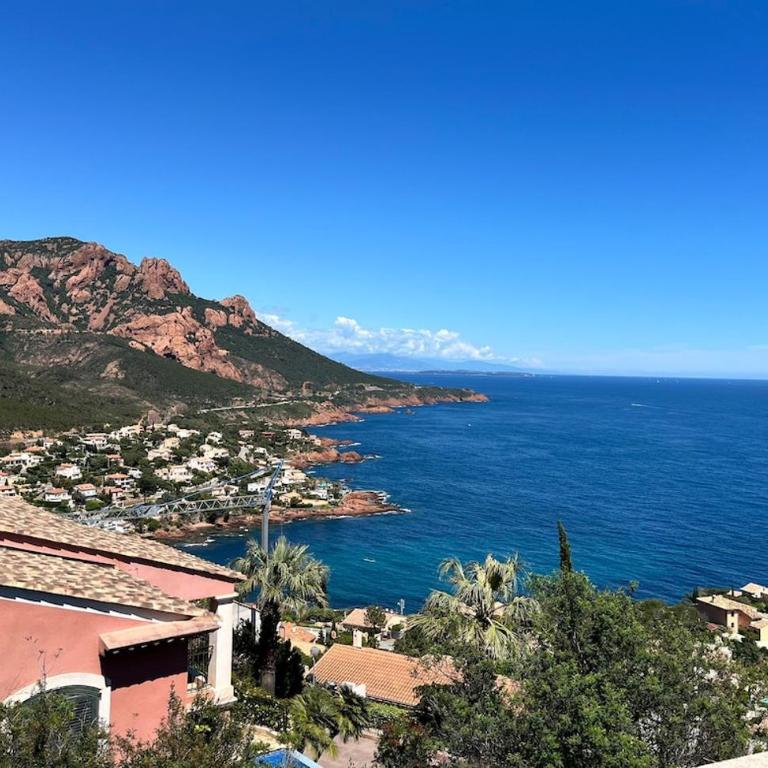 Luxueuse villa panoramique, vue imprenable sur la mer, piscine, 6 chambres à Anthéor - Villa con vistas al mar - 93