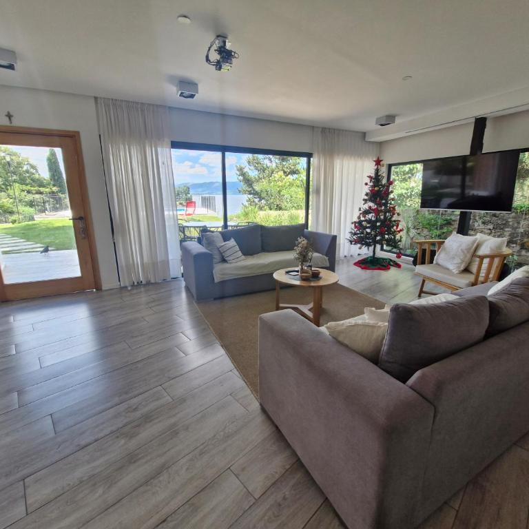 Hermosa Casa en Villa del Lago Carlos Paz Vista al lago, zona exclusiva y residencial - Casa con 1 dormitorio - 3