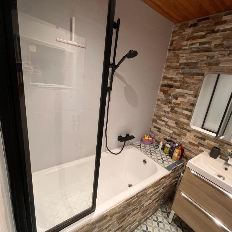 Calme, vue st Victoire, proche centre ville avec parking - Apartamento de 2 dormitorios - 30