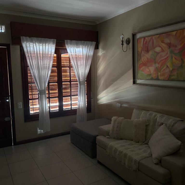 Excelente casa céntrica - Three-Bedroom House - 3