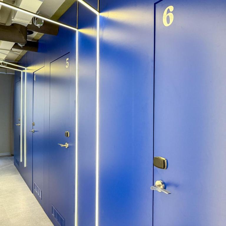 Coeo Hernan Ruiz Rooftop Pool Hostel - Single Upper Pod with Shared Bathroom - 6
