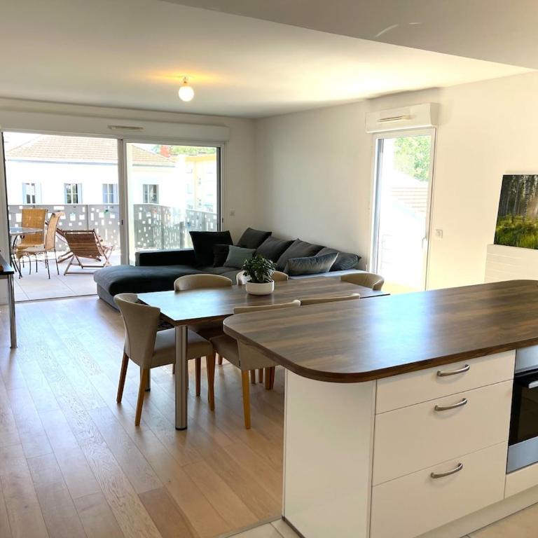 Large apartment with air conditioning, terrace and parking - Apartamento de 3 dormitorios - Planta Alta - 3