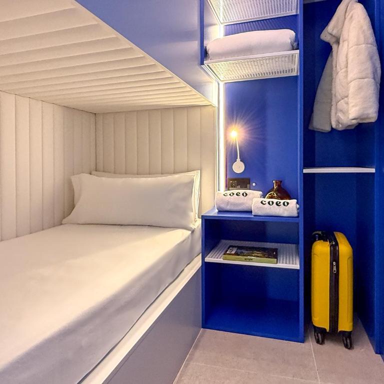 Coeo Hernan Ruiz Rooftop Pool Hostel - Single Lower Pod with Shared Bathroom - 7