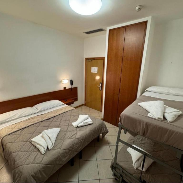 Hotel Manola - Camera Tripla Standard - 2