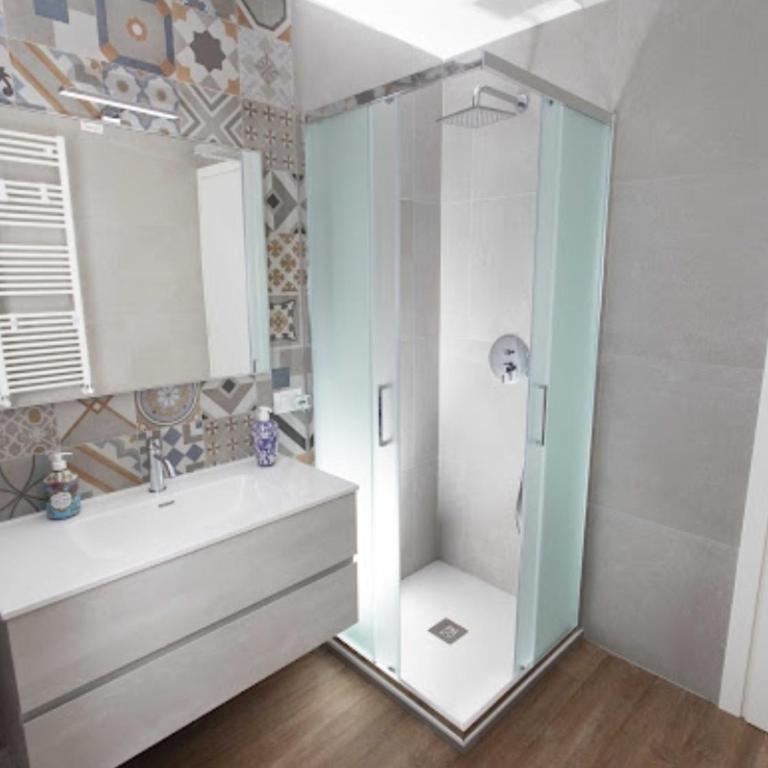 Max Rooms Bergamo - Camera Tripla con Bagno Privato - 9