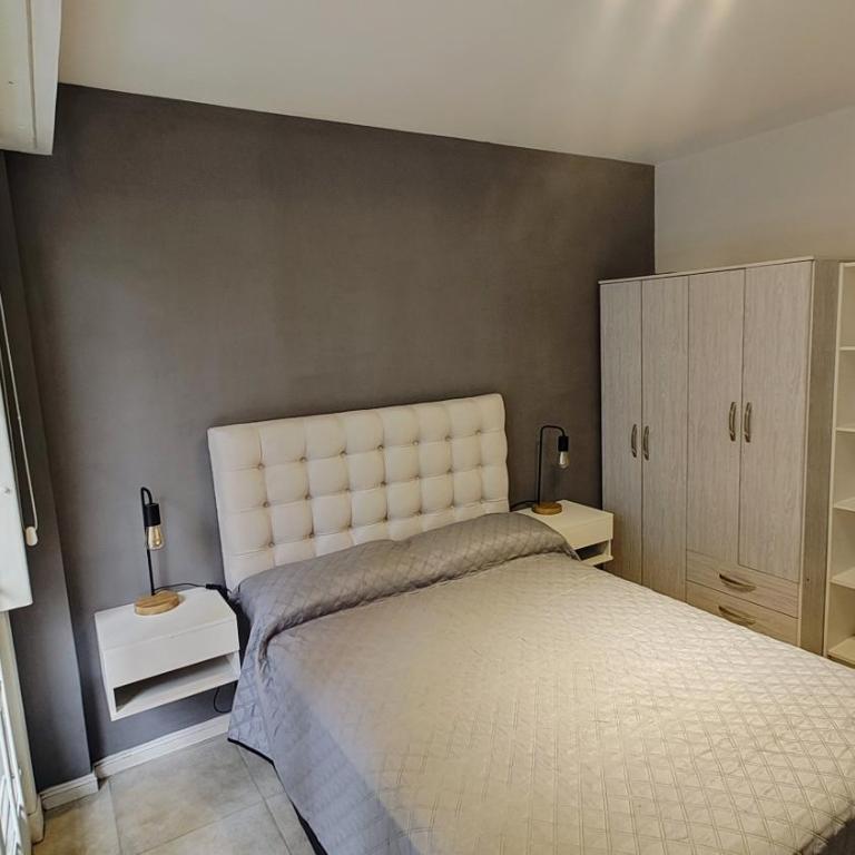 Amplio 2 ambientes Plaza Colon - Apartamento de 1 Dormitorio con balcón y vistas a la ciudad - 13