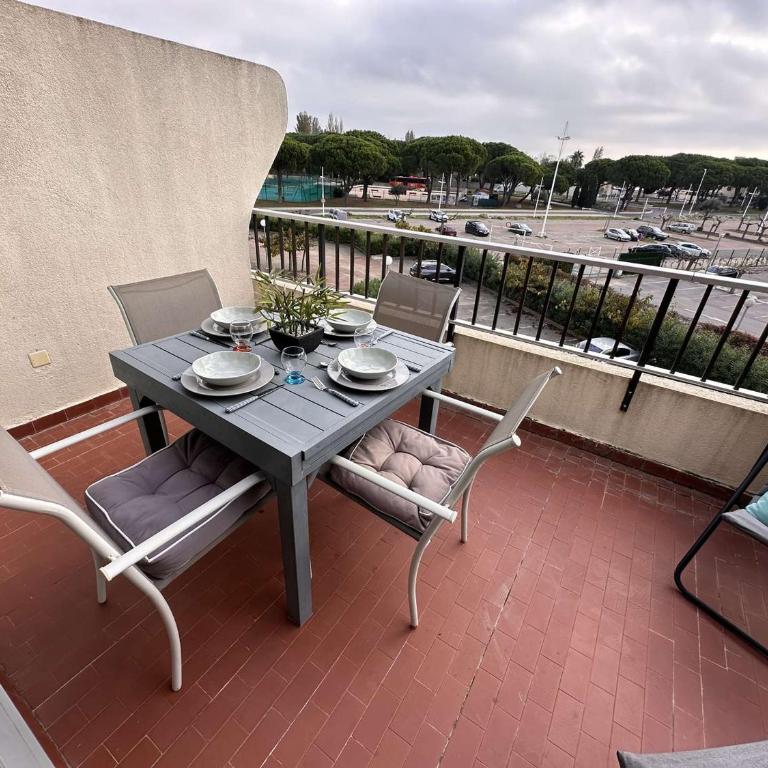 Appartement 2 pièces climatisé avec parking, terrasse - Port Camargue - FR-1-731-110 - Apartment - 4