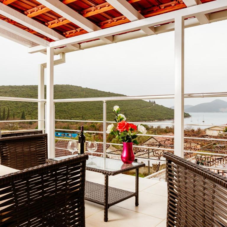 Bigova Sea Views Apartments - Apartman s 3 Spavaće Sobe, Terasom i Pogledom na More - 1